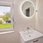 Tara *