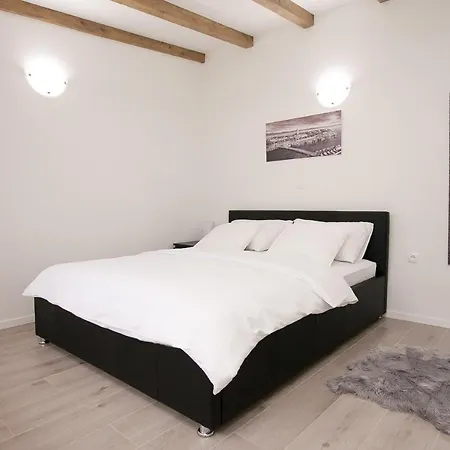 Tara Apartment *
