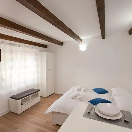 Tara Apartment *